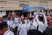 Diguyur Hujan Saat Mendaftar, Ramlan Sebut Optimis Rebut Kursi BA 1 L