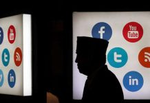 adab-bermedia-sosial