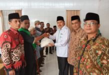 Semarakkan Bulan Ramadhan, PCNU Payakumbuh Berbagi Sembako