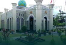 Hukum Shalat di Masjid yang Ada Kuburannya